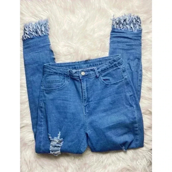 SHEIN Fringe Distressed Jeans - Picture 3 of 8